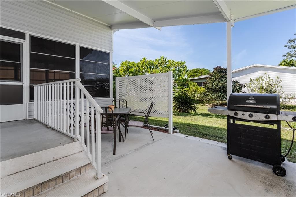 255 Riverwood Rd, Naples, FL 34114-17