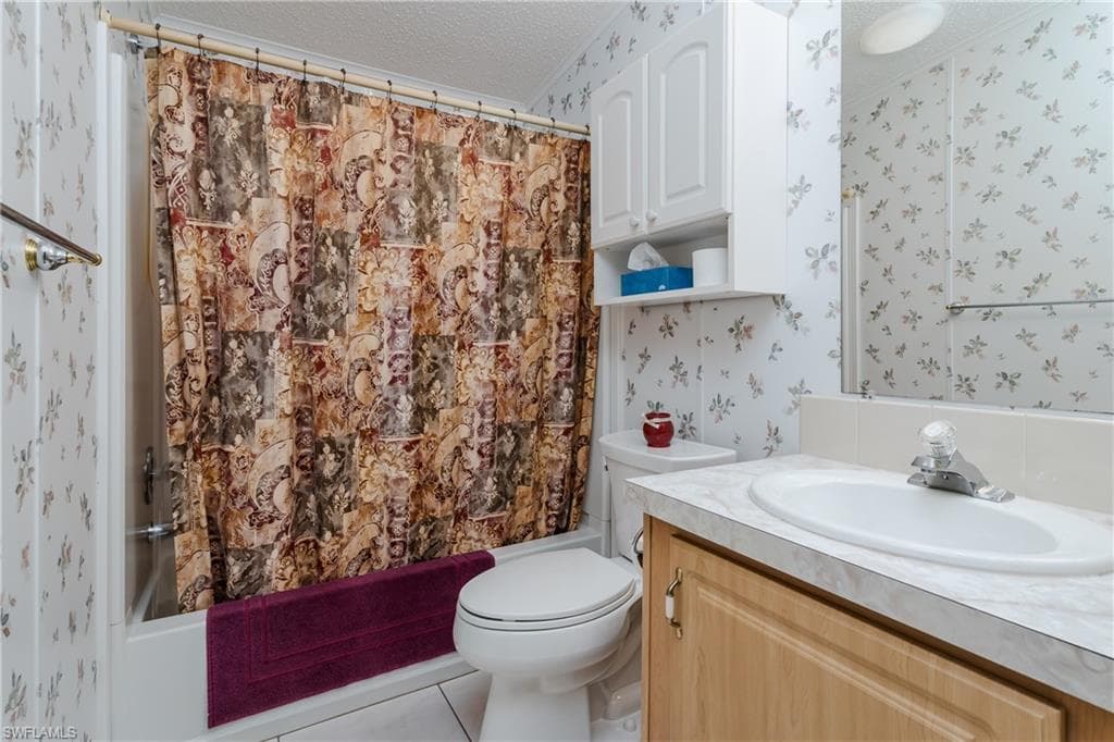 255 Riverwood Rd, Naples, FL 34114-26