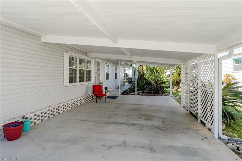 255 Riverwood Rd, Naples, FL 34114-30