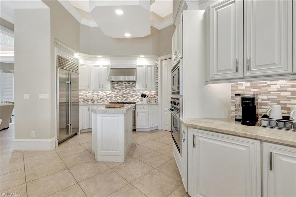 195 Beach Dr, Marco Island, FL 34145-9