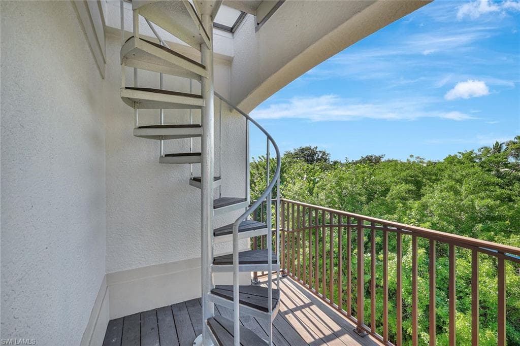 195 Beach Dr, Marco Island, FL 34145-19