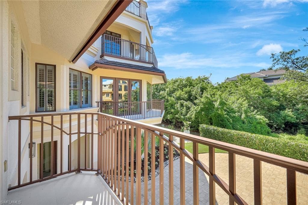 195 Beach Dr, Marco Island, FL 34145-23