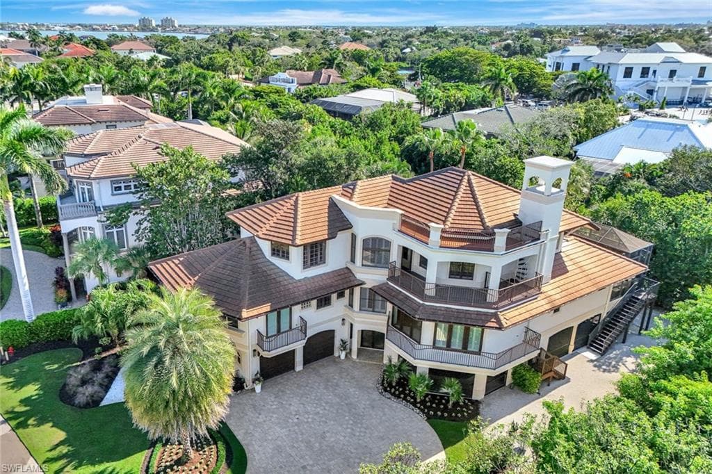 195 Beach Dr, Marco Island, FL 34145-35