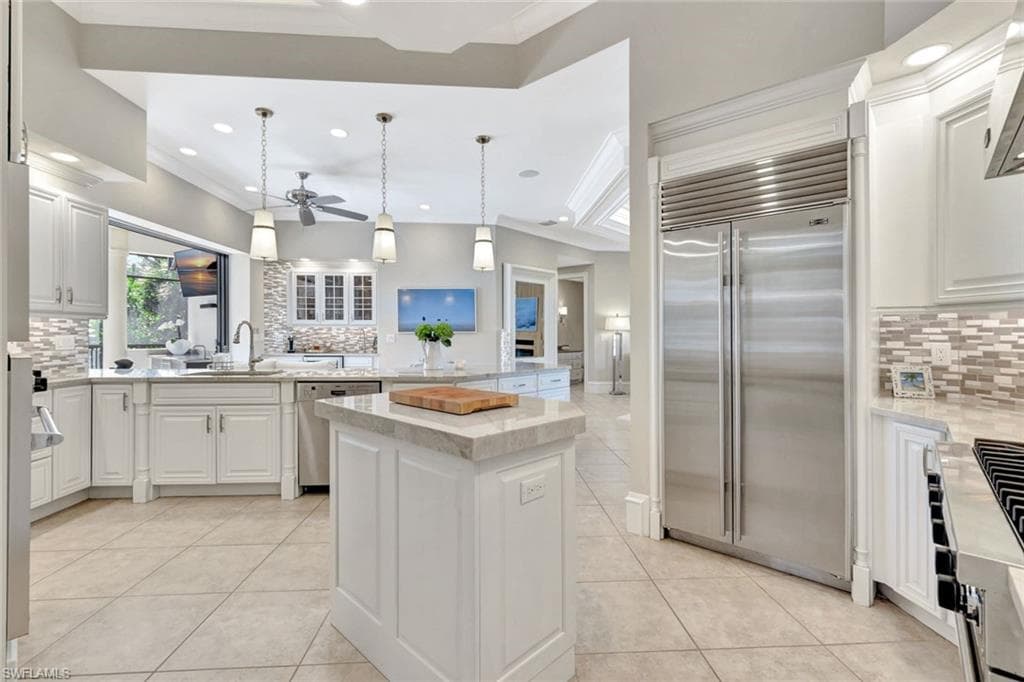 195 Beach Dr, Marco Island, FL 34145-5