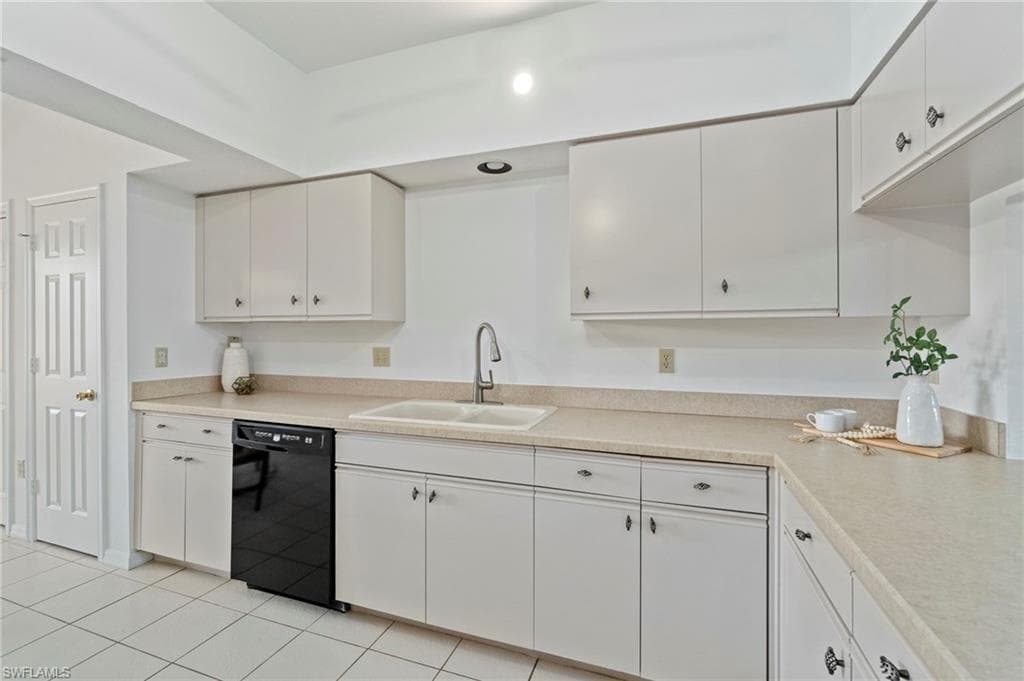 6025 Chardonnay Ln 202, Naples, FL 34119-18