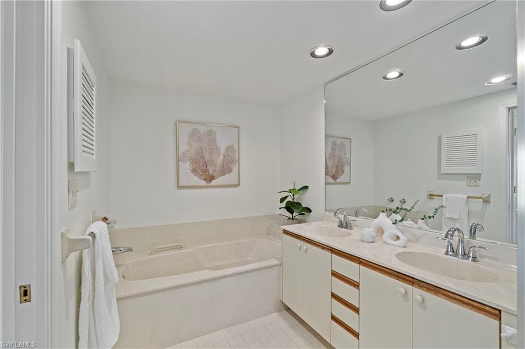 6025 Chardonnay Ln 202, Naples, FL 34119-23