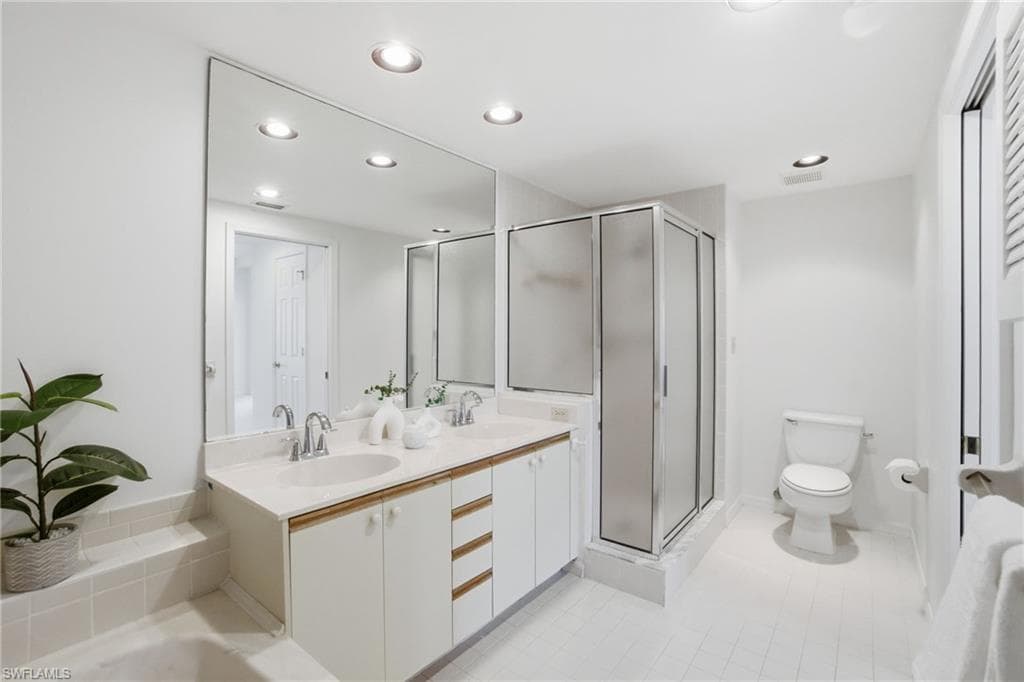 6025 Chardonnay Ln 202, Naples, FL 34119-24