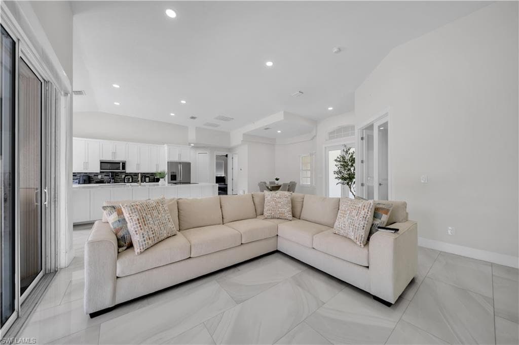 860 Desoto Blvd N, Naples, FL 34120-19