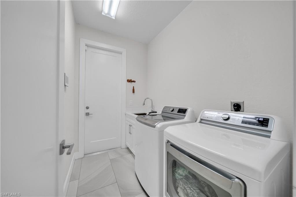 860 Desoto Blvd N, Naples, FL 34120-21