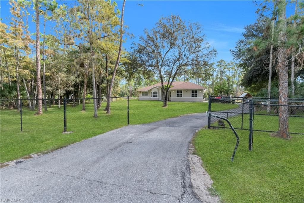 860 Desoto Blvd N, Naples, FL 34120-3