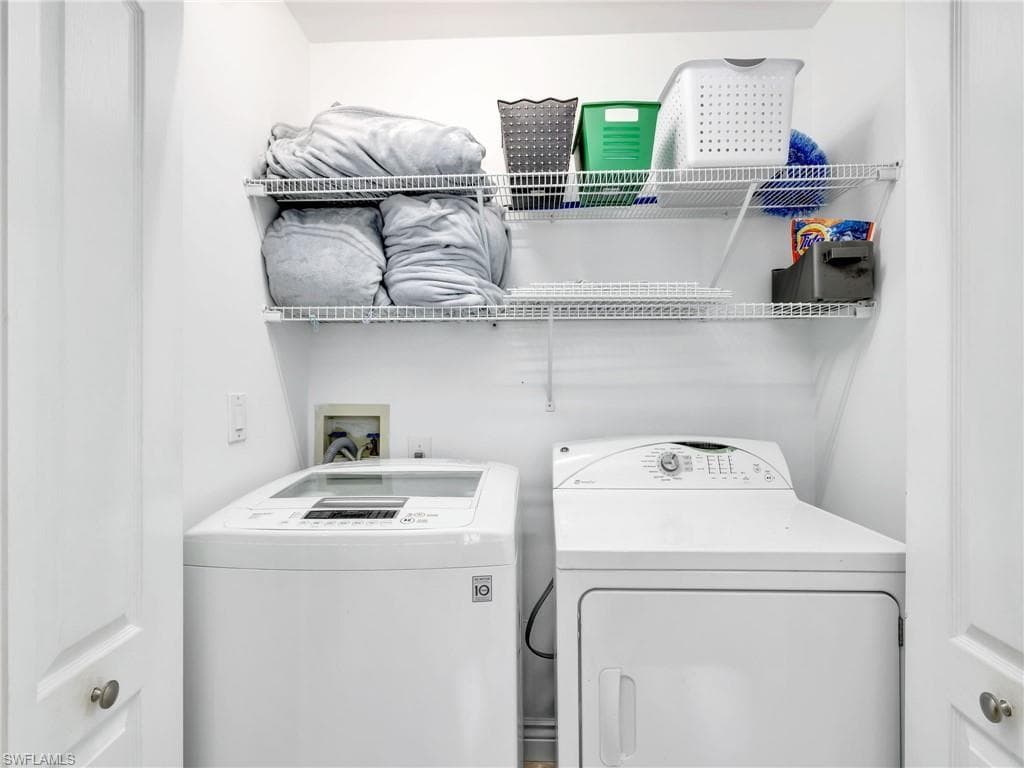 1042 Mainsail Dr 813, Naples, FL 34114-24