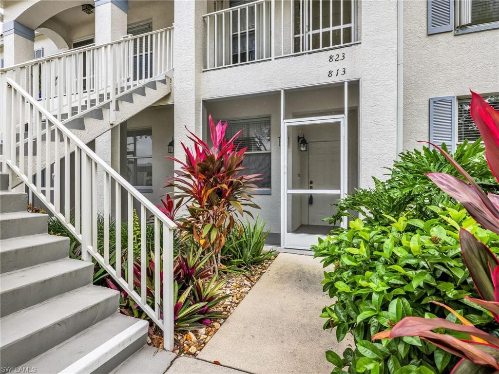 1042 Mainsail Dr 813, Naples, FL 34114-2