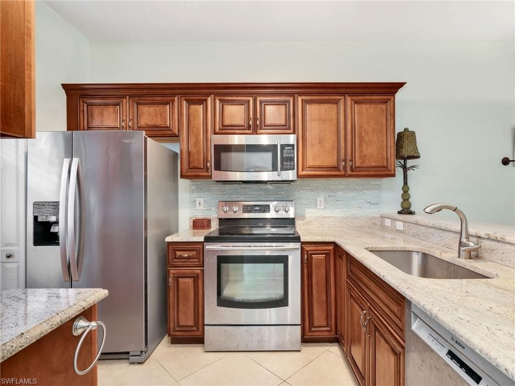 1042 Mainsail Dr 813, Naples, FL 34114-4