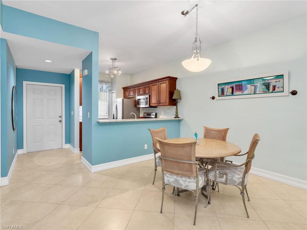 1042 Mainsail Dr 813, Naples, FL 34114-7