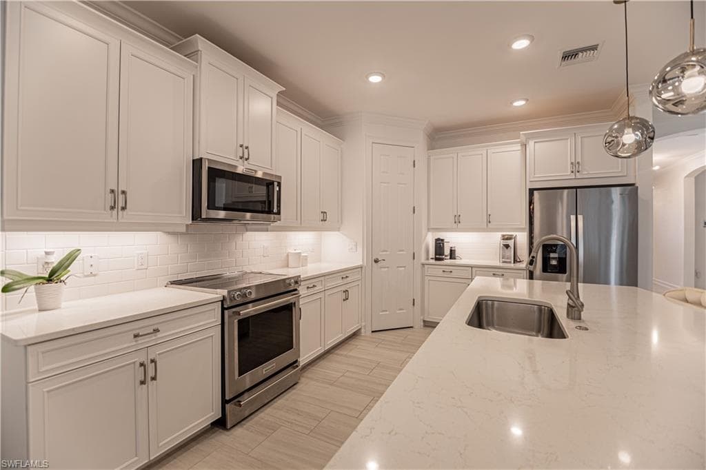 18750 Lake Hammock Dr, Naples, Fl 34114-13