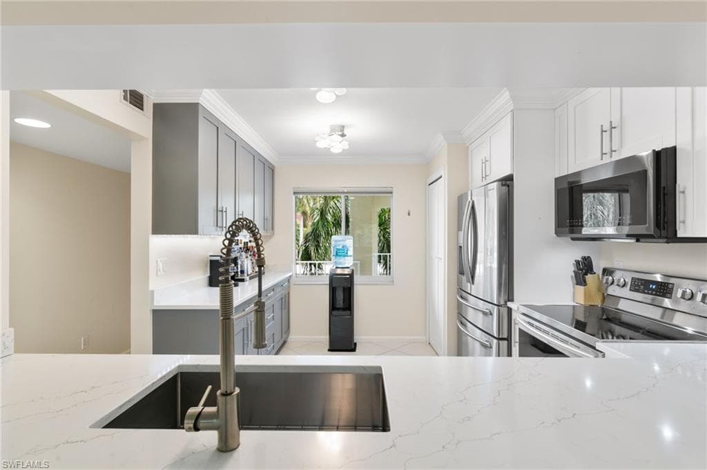 3685 Amberly Cir D203, Naples, FL 34112-8