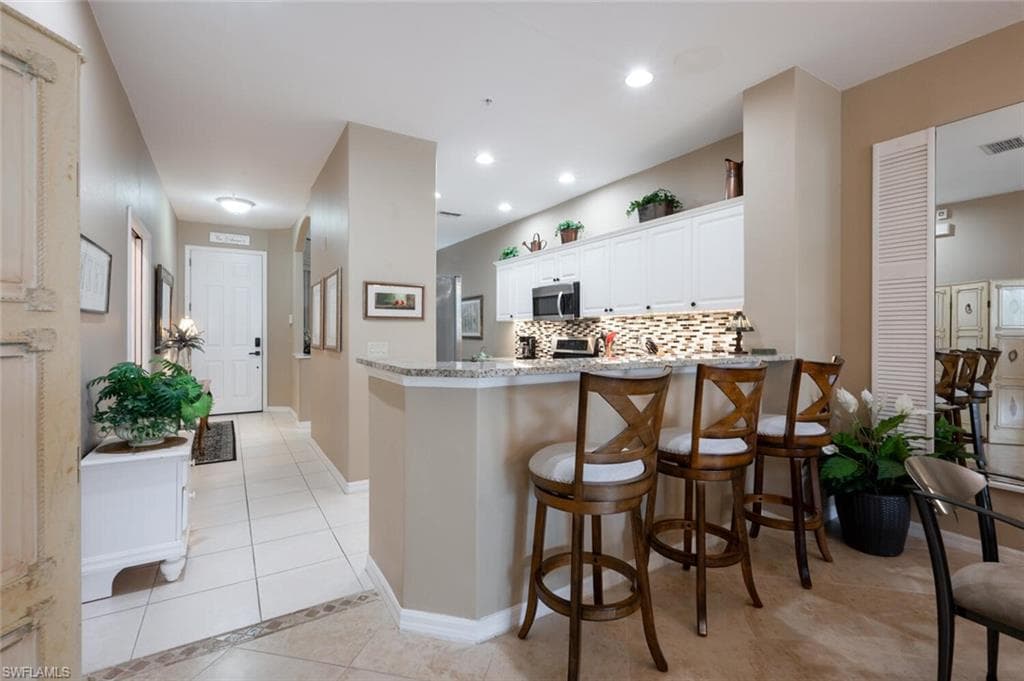 4844 Hampshire Ct 104, Naples, FL 34112-9