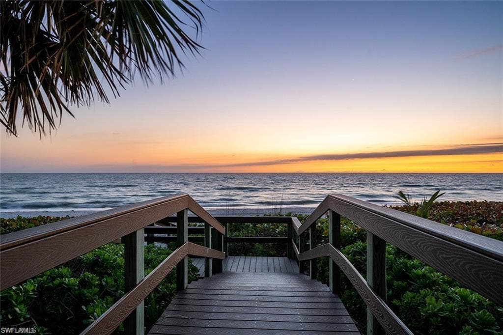 400 Park Shore Dr 304, Naples, FL 34103-14