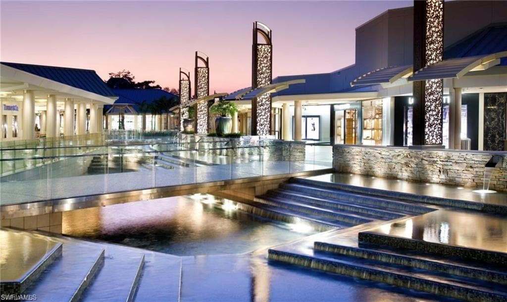 400 Park Shore Dr 304, Naples, FL 34103-15