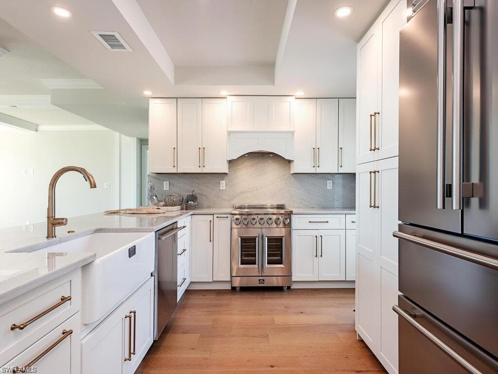 400 Park Shore Dr 304, Naples, FL 34103-6