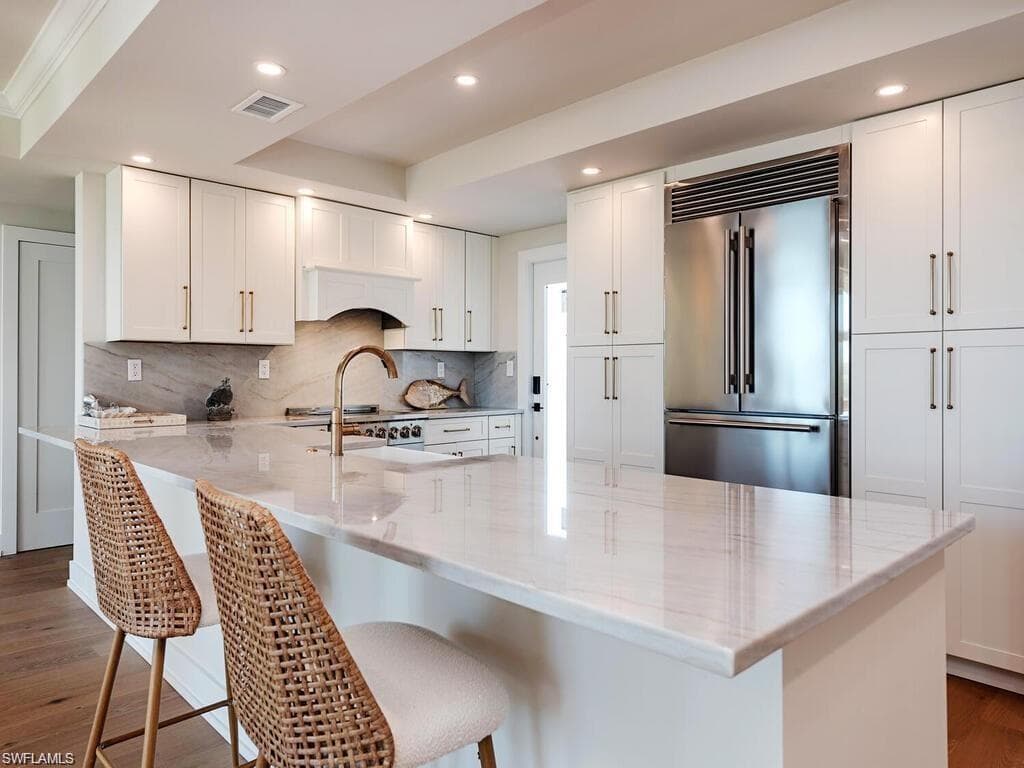 400 Park Shore Dr 304, Naples, FL 34103-7