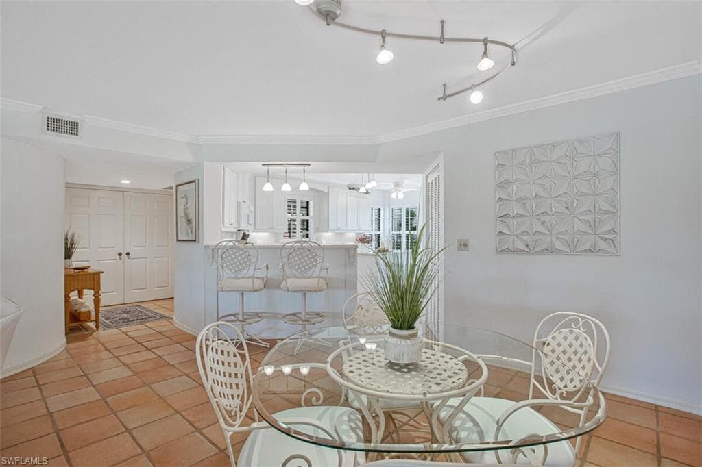 5880 Via Lugano 201, Naples, FL 34108-8