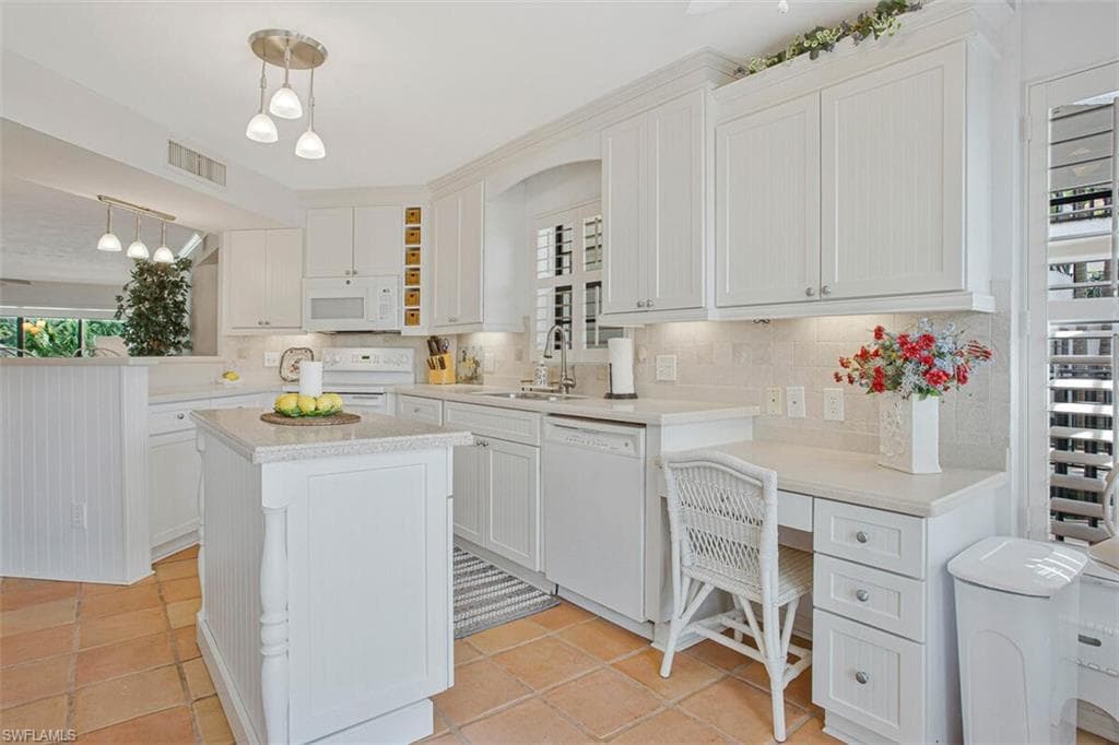 5880 Via Lugano 201, Naples, FL 34108-14