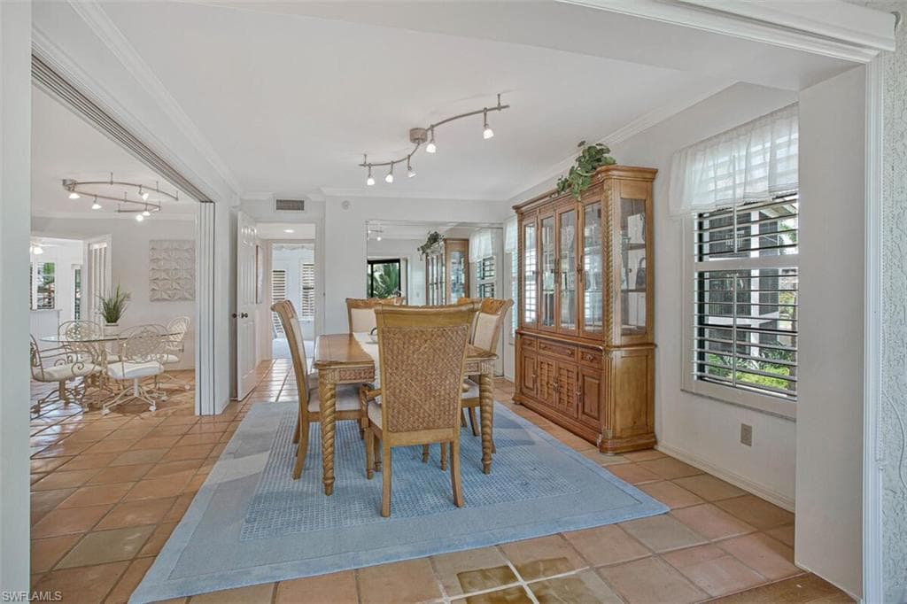 5880 Via Lugano 201, Naples, FL 34108-23