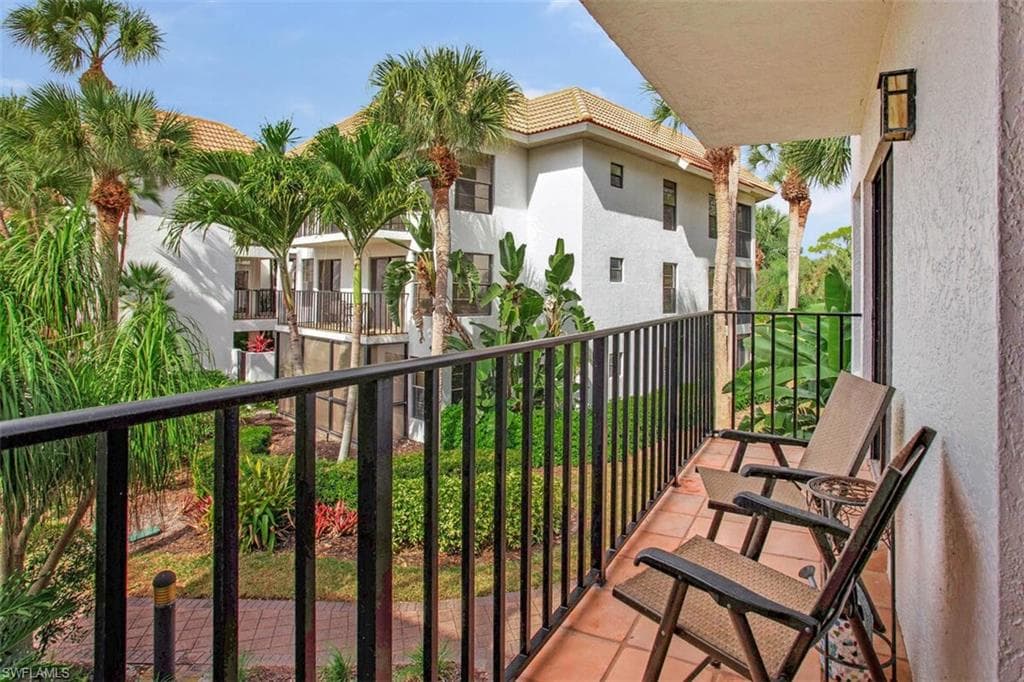 5880 Via Lugano 201, Naples, FL 34108-27