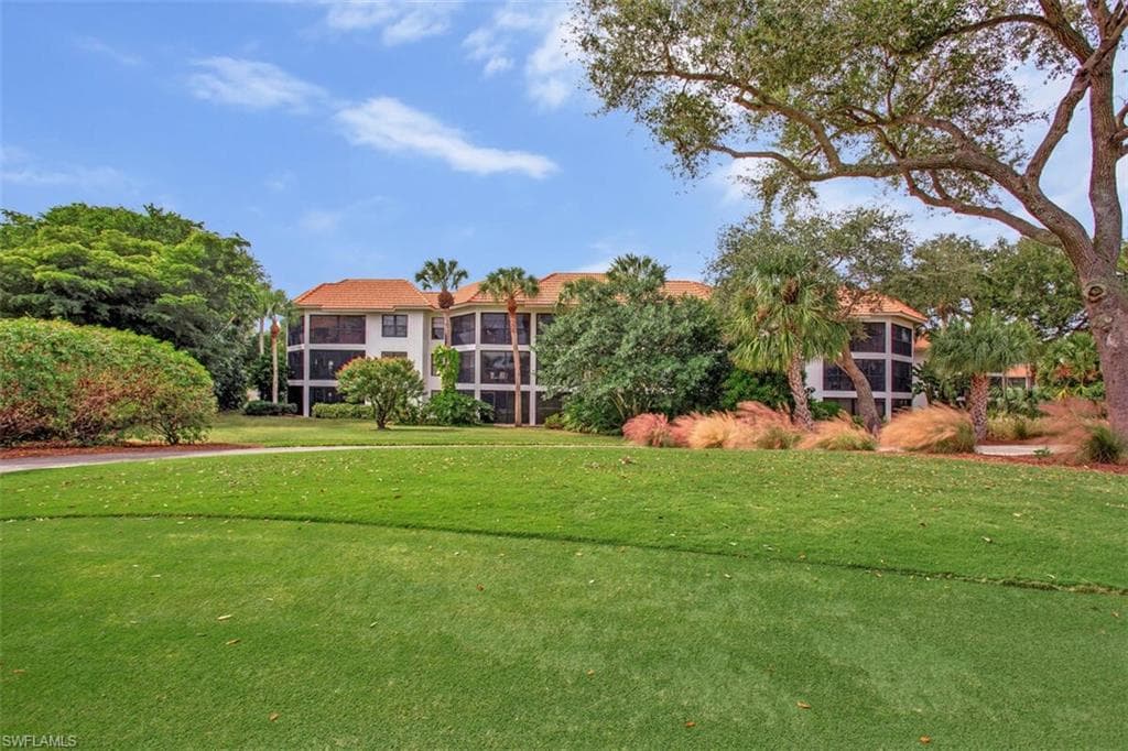 5880 Via Lugano 201, Naples, FL 34108-2