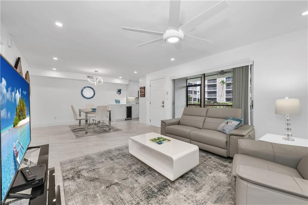 3000 Gulf Shore Blvd N 113, Naples, FL 34103-5