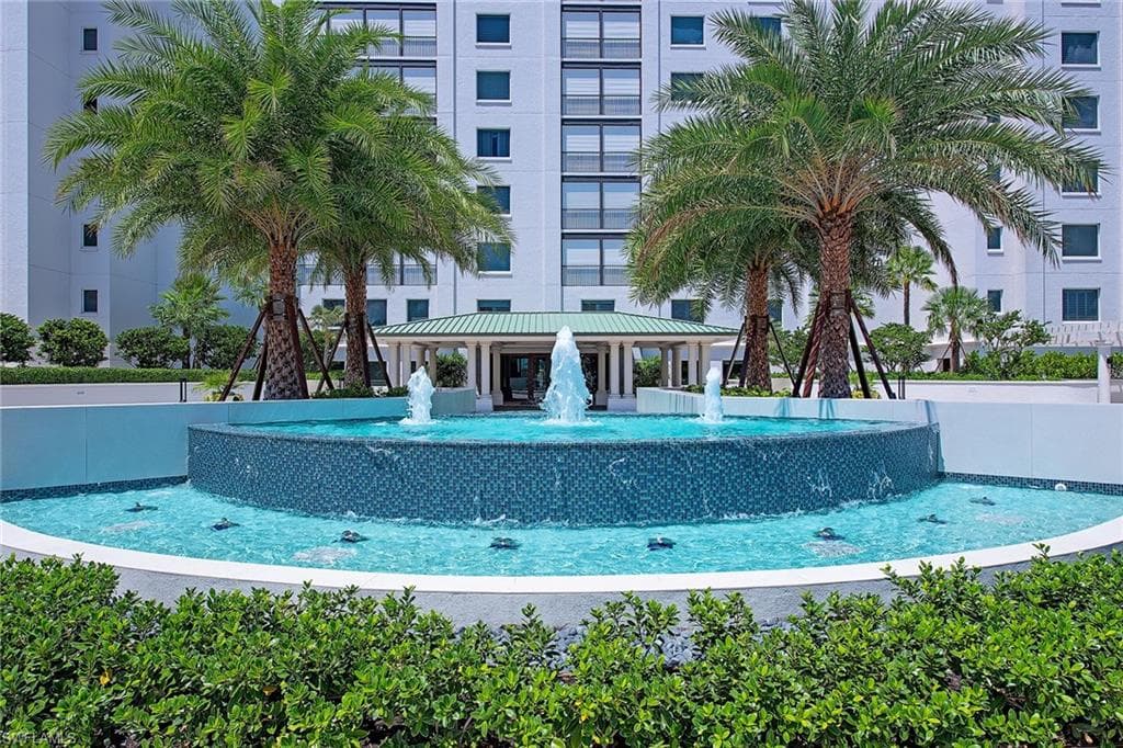 8473 Bay Colony Dr 2002, Naples, FL 34108-16