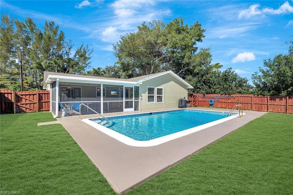 2840 14th St N, Naples, FL 34103-14