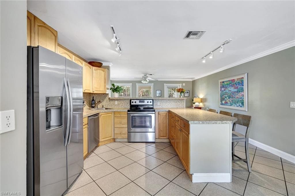 2840 14th St N, Naples, FL 34103-6