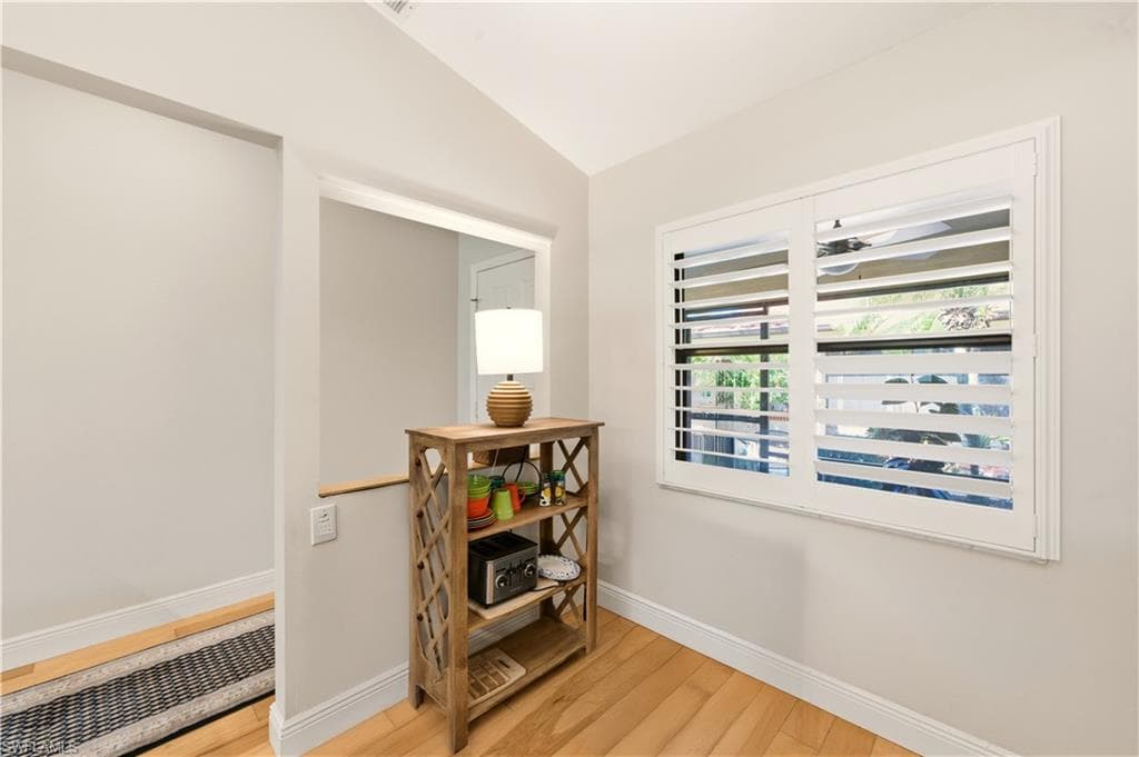 2060 Pine Isle Ln 2060, Naples, FL 34112-12