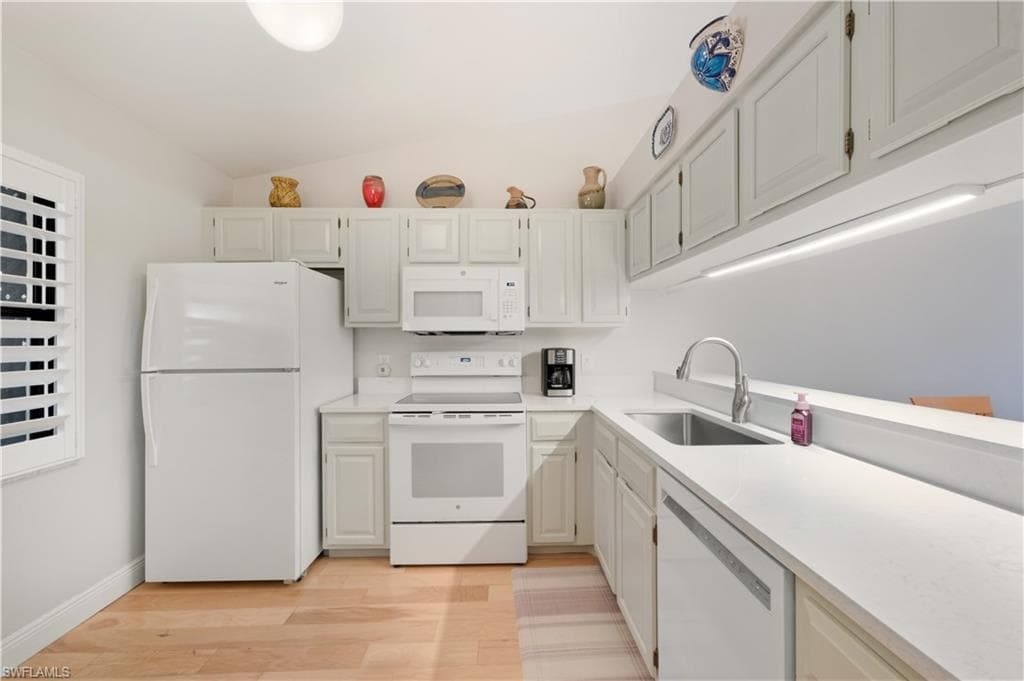 2060 Pine Isle Ln 2060, Naples, FL 34112-28