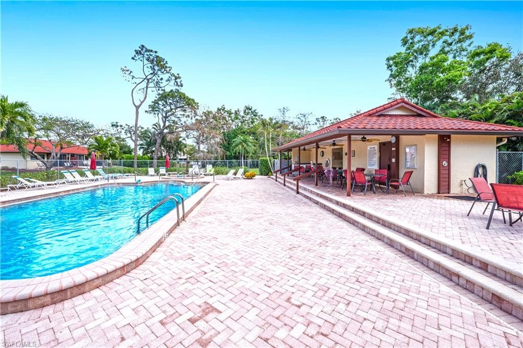 2060 Pine Isle Ln 2060, Naples, FL 34112-38