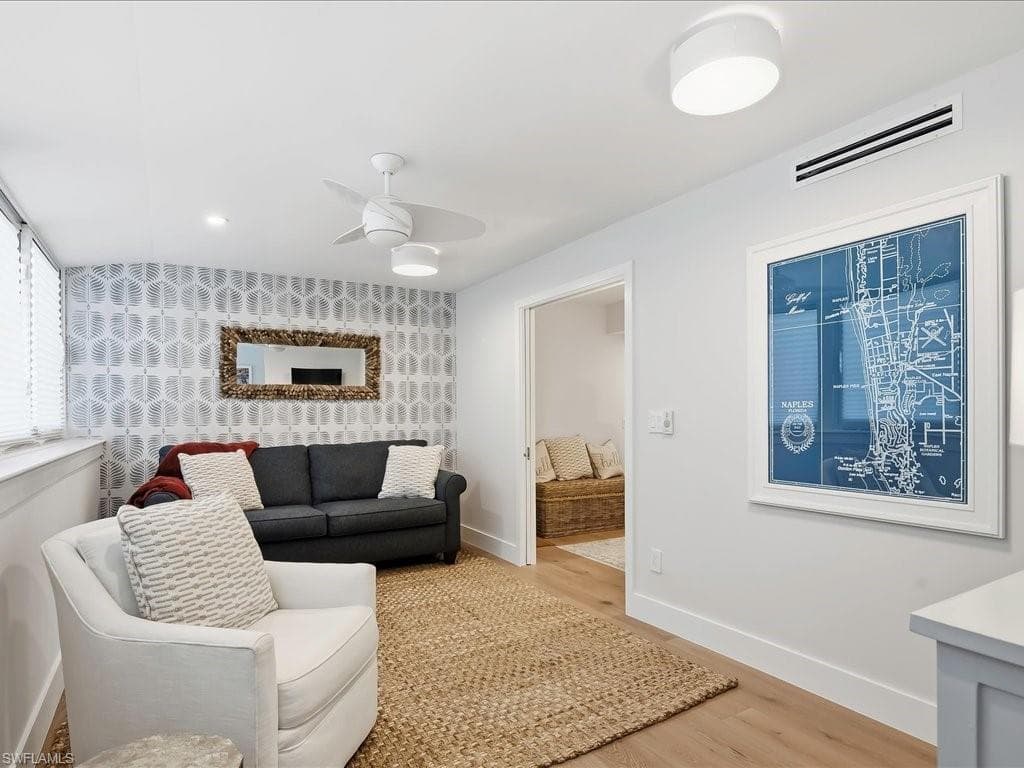 2386 Gulf Shore Blvd N 104, Naples, FL 34103-20