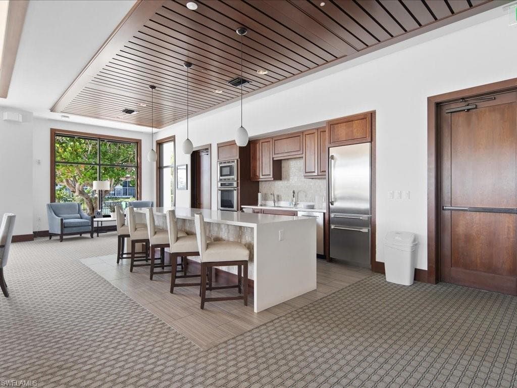 2386 Gulf Shore Blvd N 104, Naples, FL 34103-34