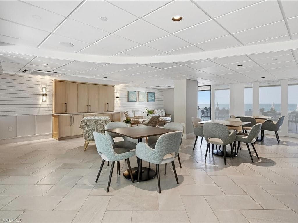 2386 Gulf Shore Blvd N 104, Naples, FL 34103-35