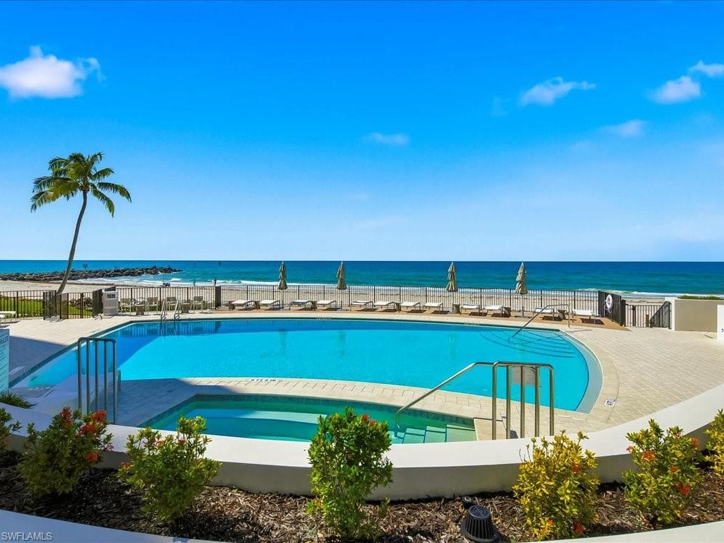 2386 Gulf Shore Blvd N 104, Naples, FL 34103-37