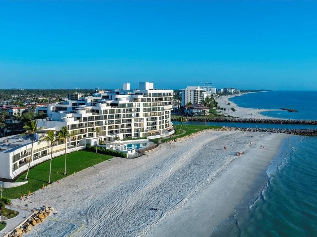 2386 Gulf Shore Blvd N 104, Naples, FL 34103-38