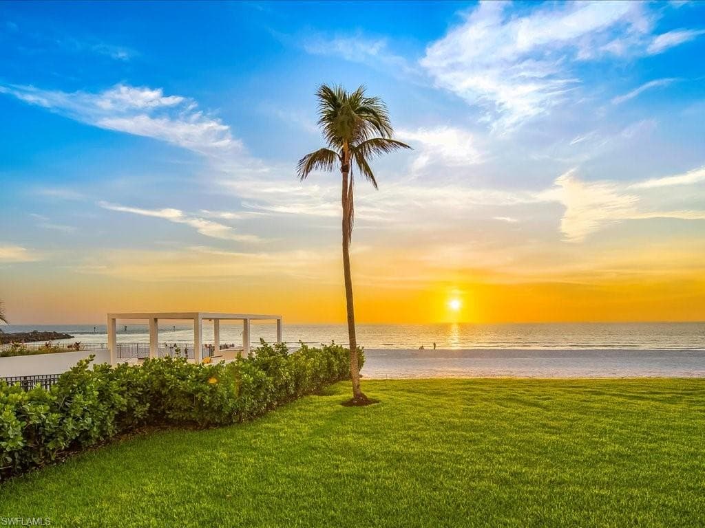 2386 Gulf Shore Blvd N 104, Naples, FL 34103-39