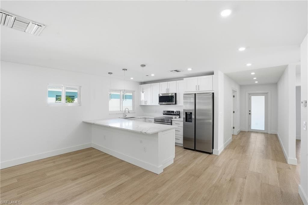 814 101st Ave N, Naples, FL 34108-14