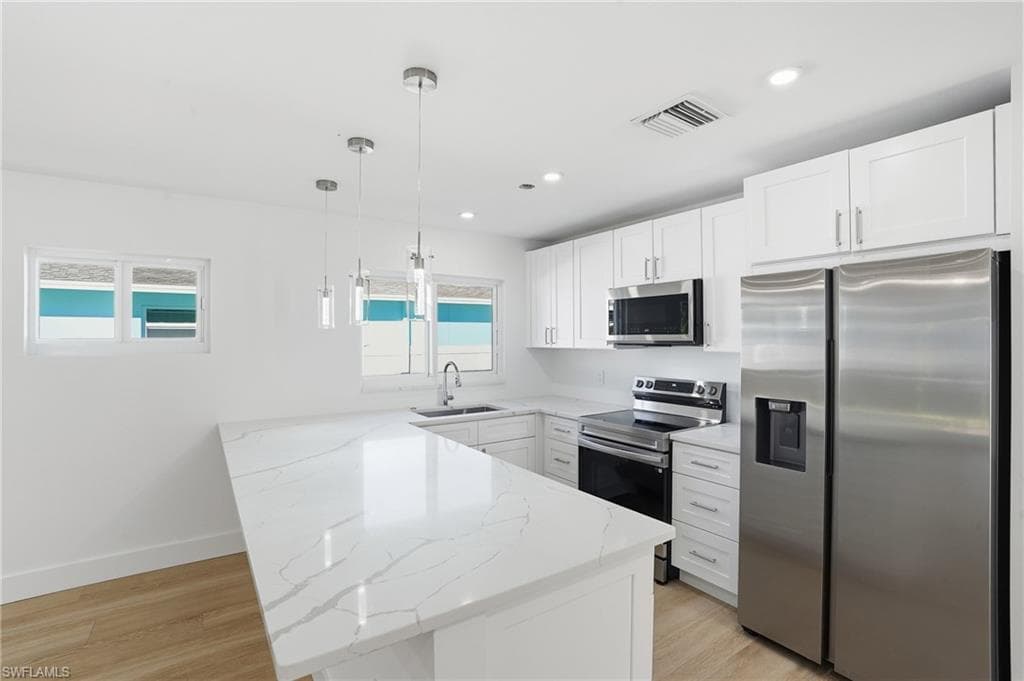 814 101st Ave N, Naples, FL 34108-15