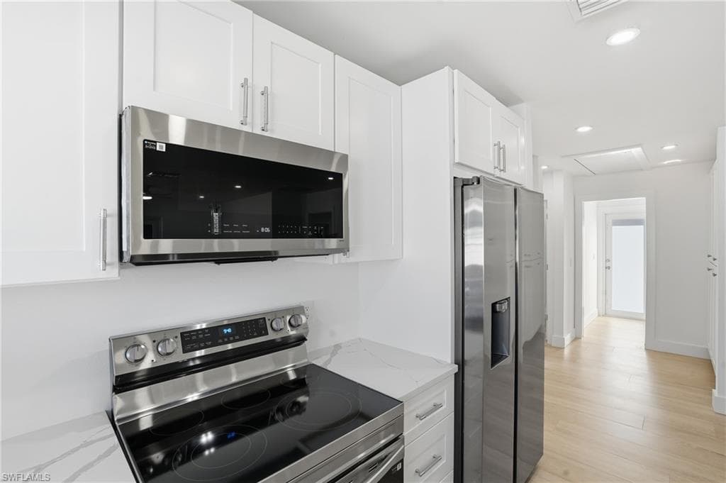 814 101st Ave N, Naples, FL 34108-17