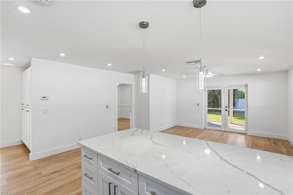 814 101st Ave N, Naples, FL 34108-18