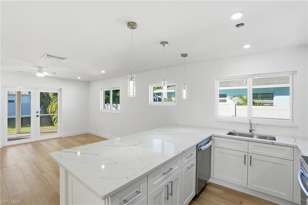 814 101st Ave N, Naples, FL 34108-19