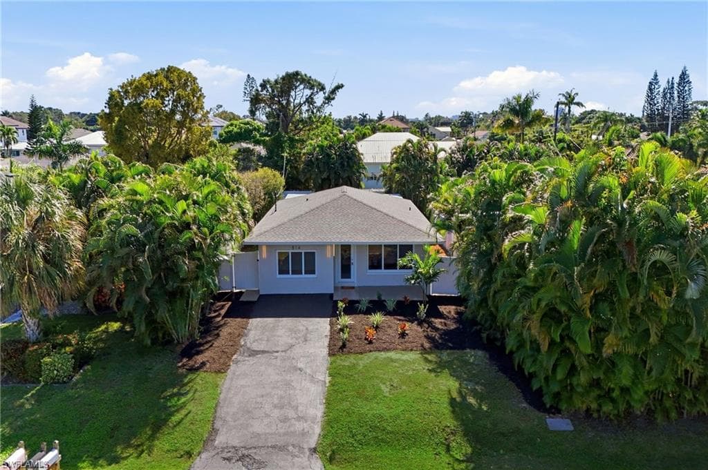 814 101st Ave N, Naples, FL 34108-2