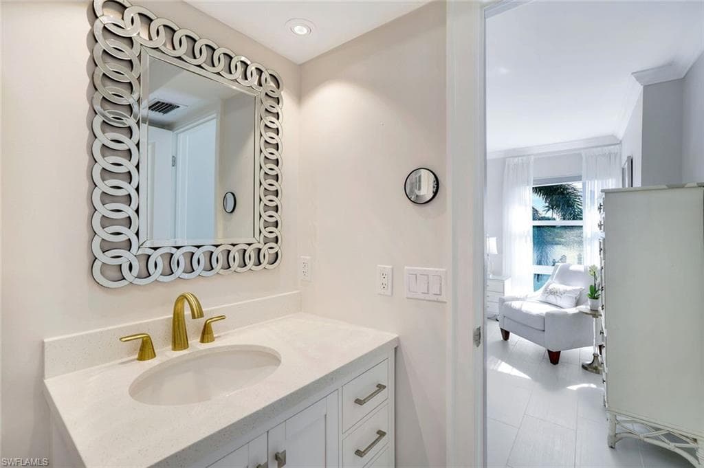 300 Park Shore Dr 1e, Naples, Fl 34103-19